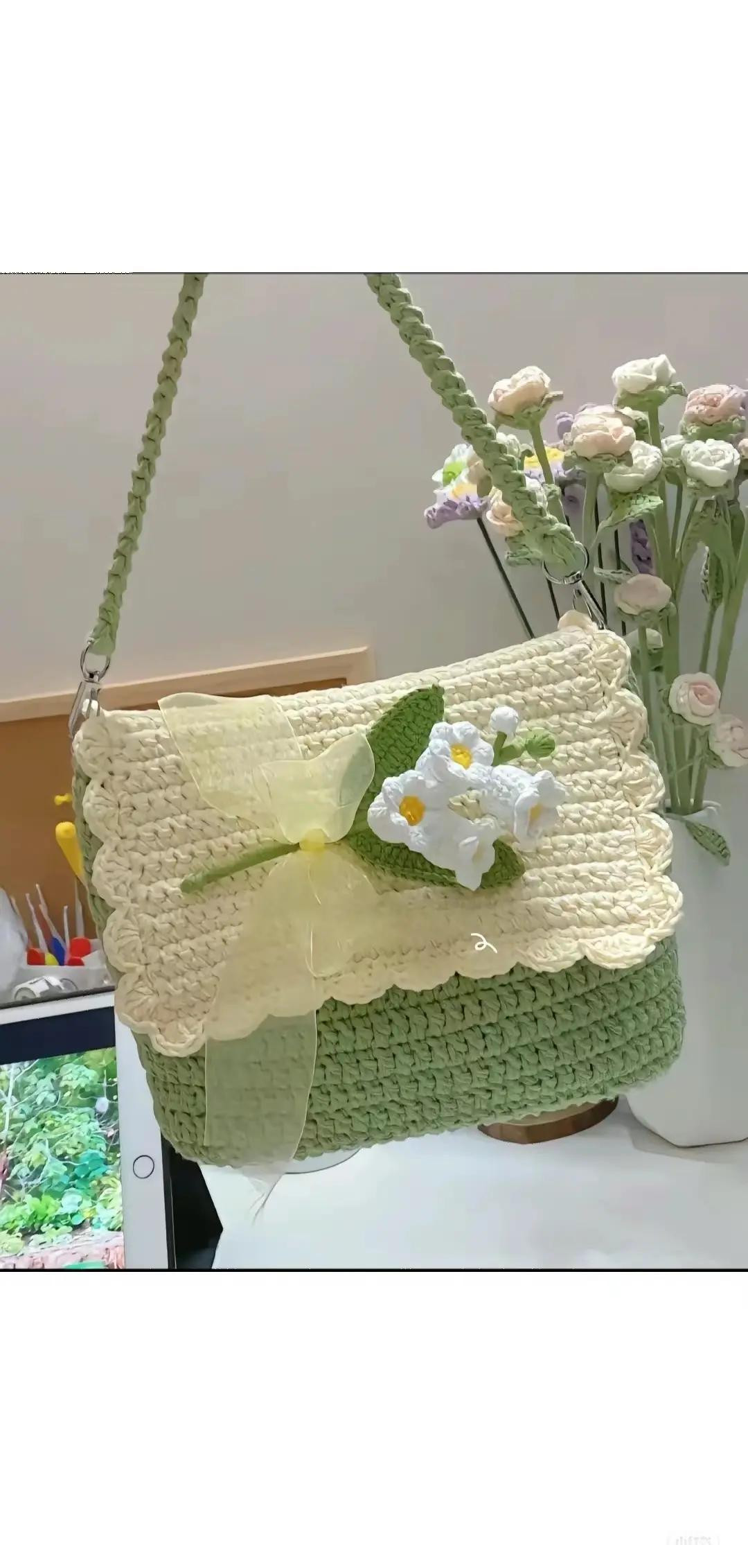 Crochet Cream Checkered Handbag Pattern with Ruffle Handles and Flap