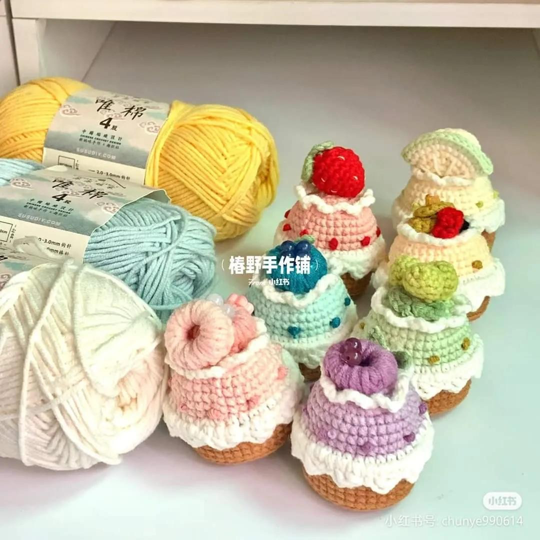 Crochet Cupcake Cake Tutorial Pattern with Strawberry and Cream Details