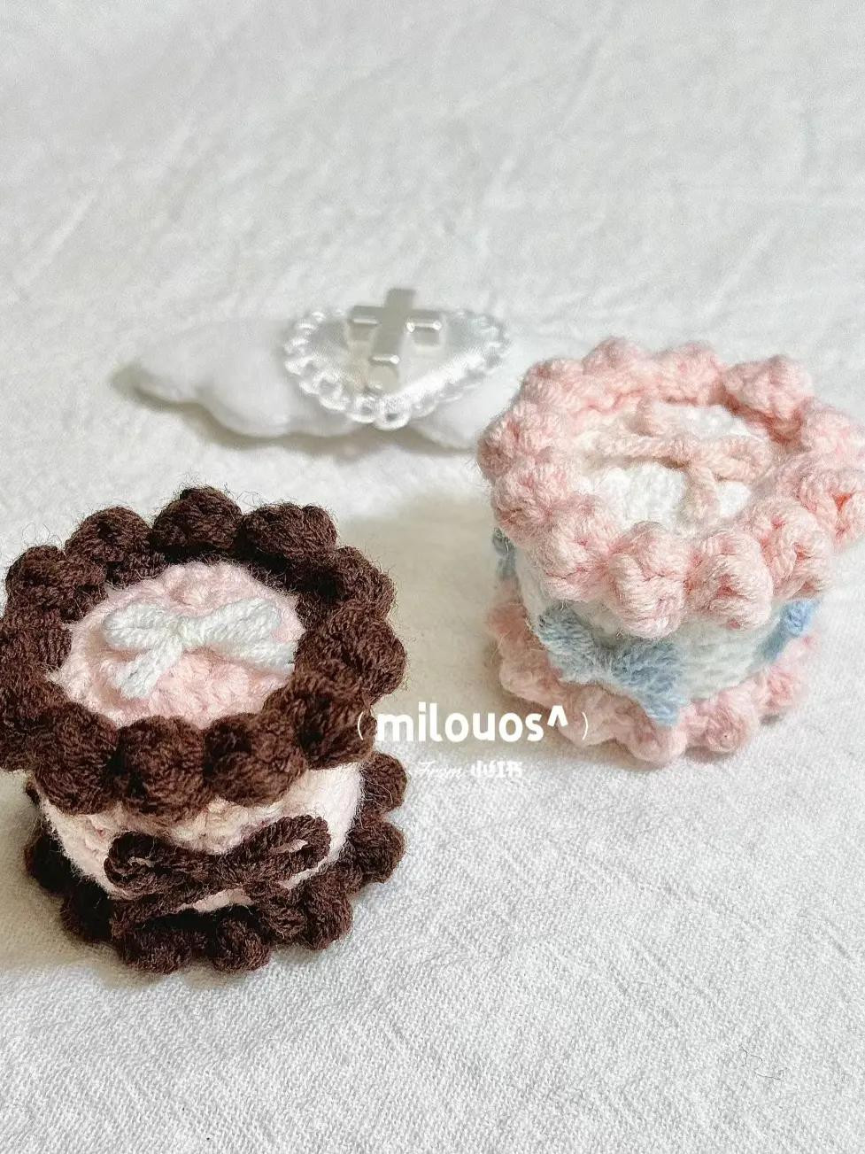 Crochet Cupcake Pattern: Detailed Chart for Paper Cup, Cake, Cream, and Strawberry Toppings