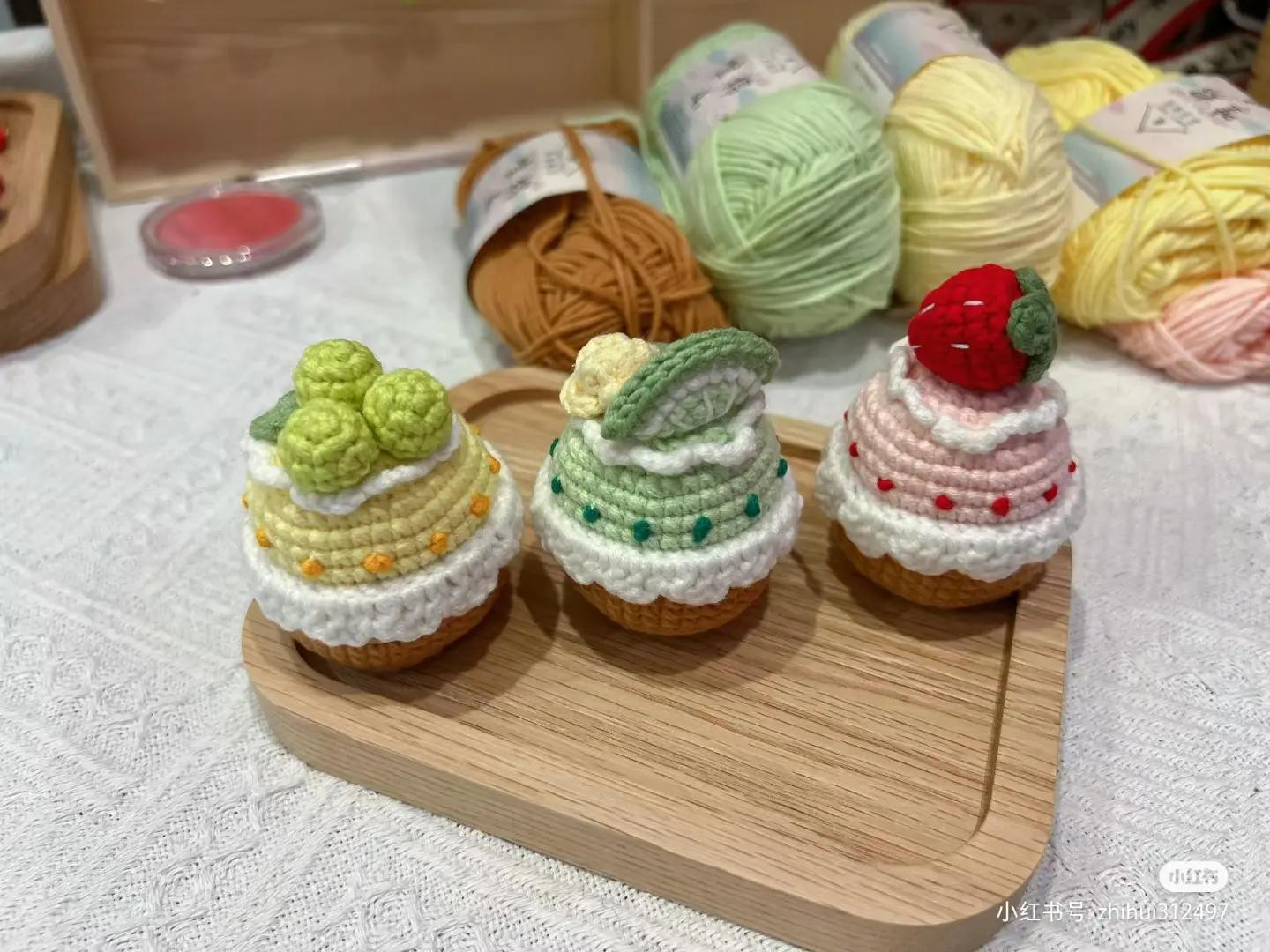 Crochet Cupcake Pattern: Strawberry, Lime and Kiwi Amigurumi Tutorial Chart