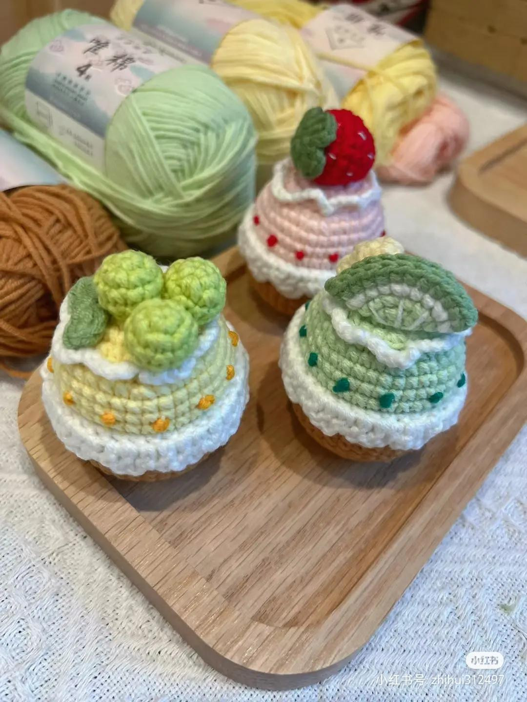 Crochet Cupcake Pattern: Strawberry, Lime and Kiwi Amigurumi Tutorial Chart