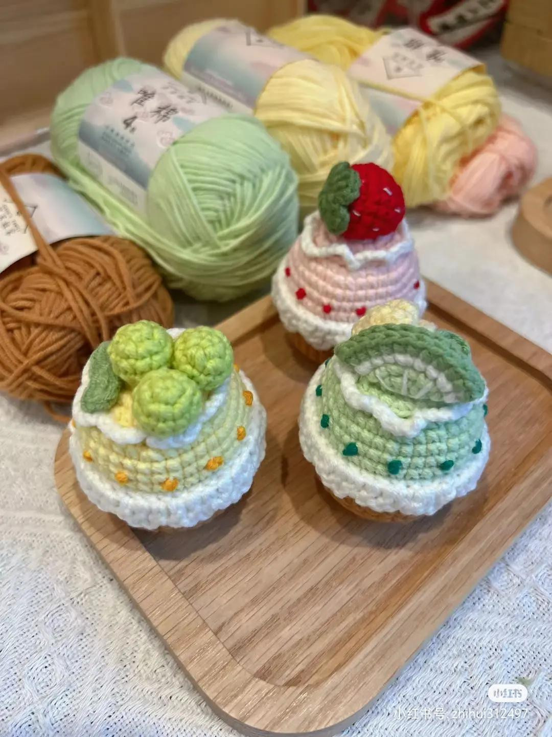 Crochet Cupcake Pattern: Strawberry, Lime and Kiwi Amigurumi Tutorial Chart