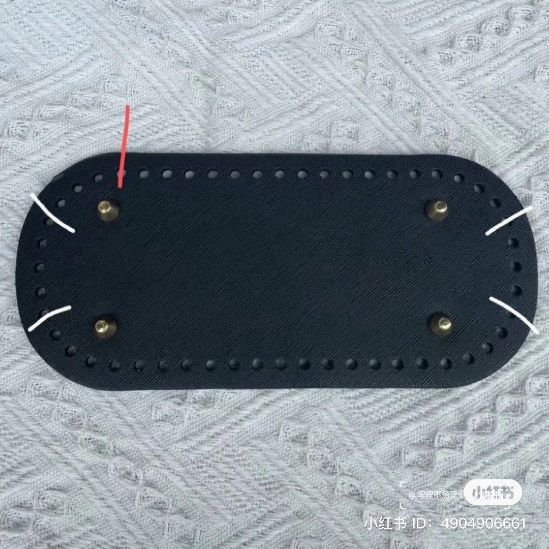 Crochet Diamond Stitch Tote Bag Pattern with Leather Base