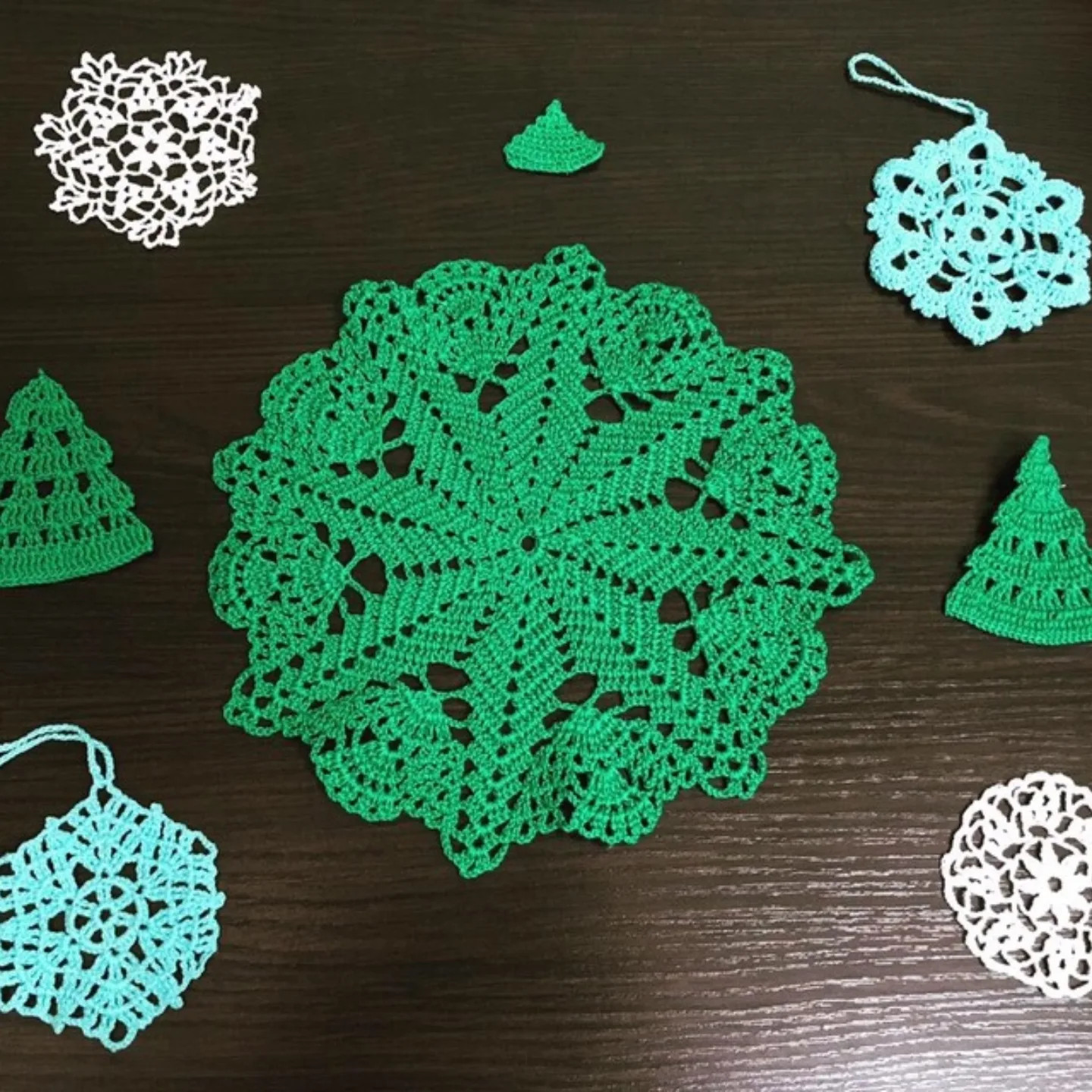 Crochet Doily Chart Pattern with Legend in French