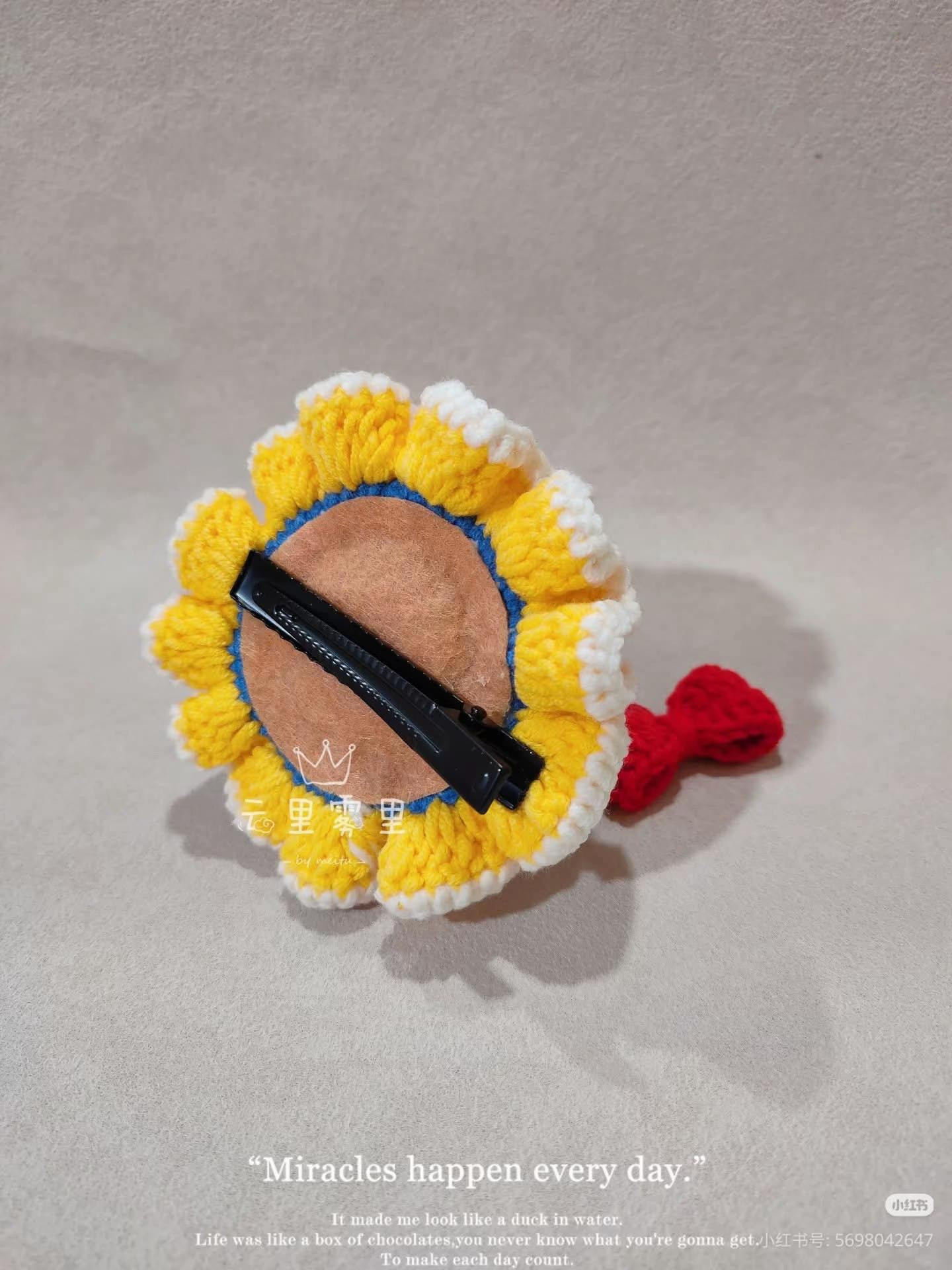 Crochet Elf Hat Pattern with Ruffled Brim and Red Bow