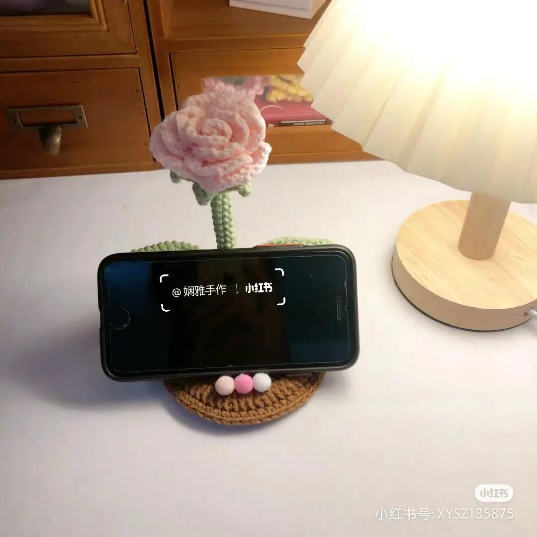 Crochet Flower Phone Stand Pattern: Rose and Tulip Design