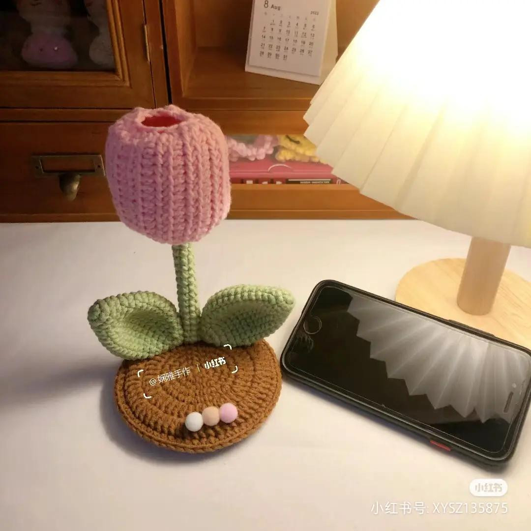Crochet Flower Phone Stand Pattern: Rose and Tulip Design