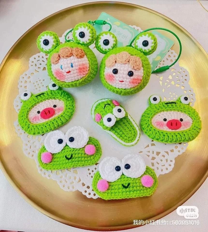 Crochet Frog Dango and Hair Clips Flat Charts