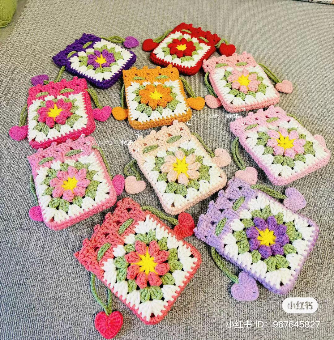 Crochet Granny Square Coin Purse with 3D Flower Pattern and Chart