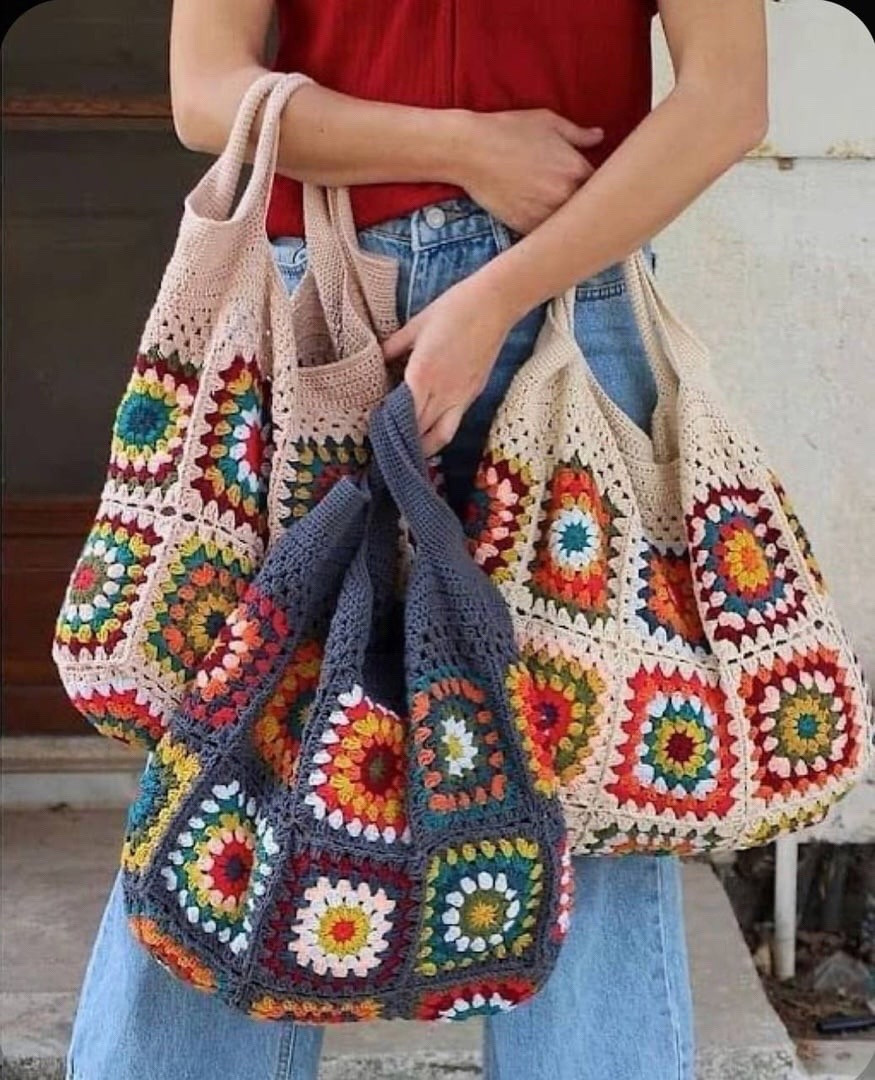Crochet Granny Square Tote Bags Pattern with Colorful Motifs