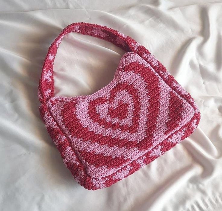 Crochet Graphgan Tote Bags: Heart, Hibiscus Flower, and Bear Patterns with Charts