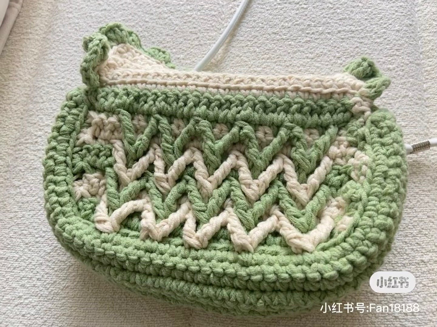 Crochet Green and Cream Chevron Bag Tutorial Pattern