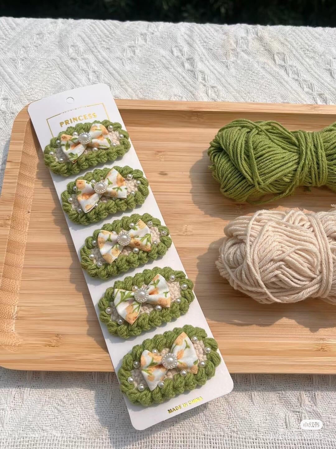 Crochet Hair Clips Pattern: Green Floral Bow with Pearls