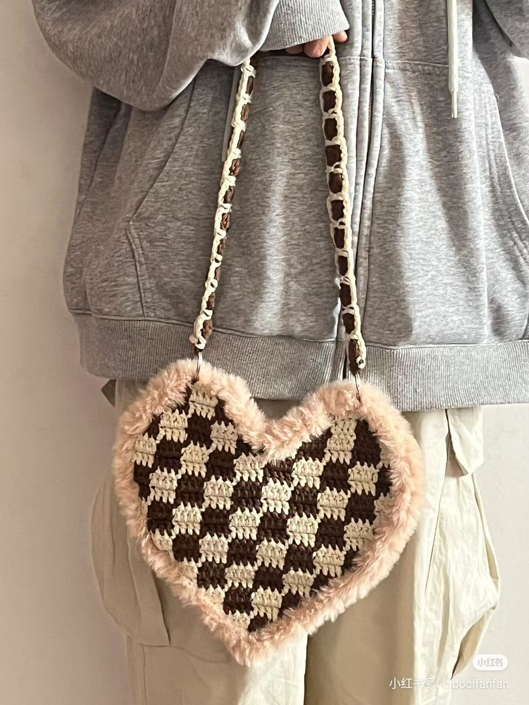Crochet Heart Bag Pattern with Fur Trim and Checkerboard Design