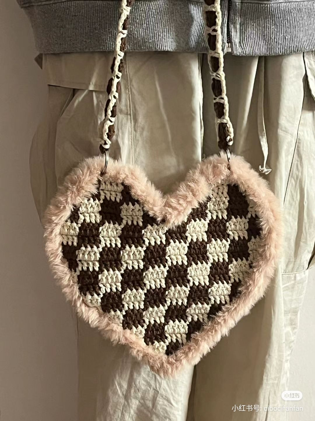 Crochet Heart Bag Pattern with Fur Trim and Checkerboard Design