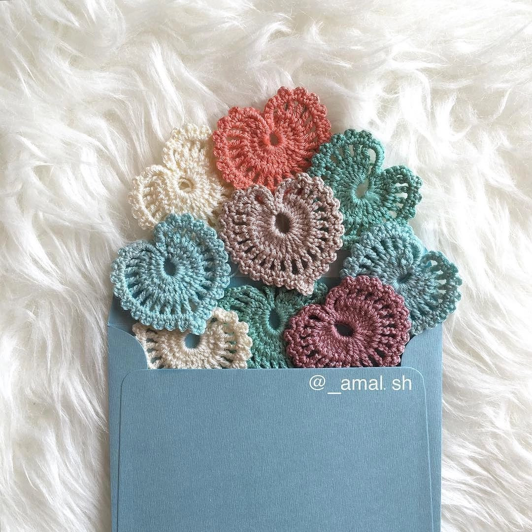 Crochet Heart Motif Chart: Colorful Amigurumi Pattern Diagram