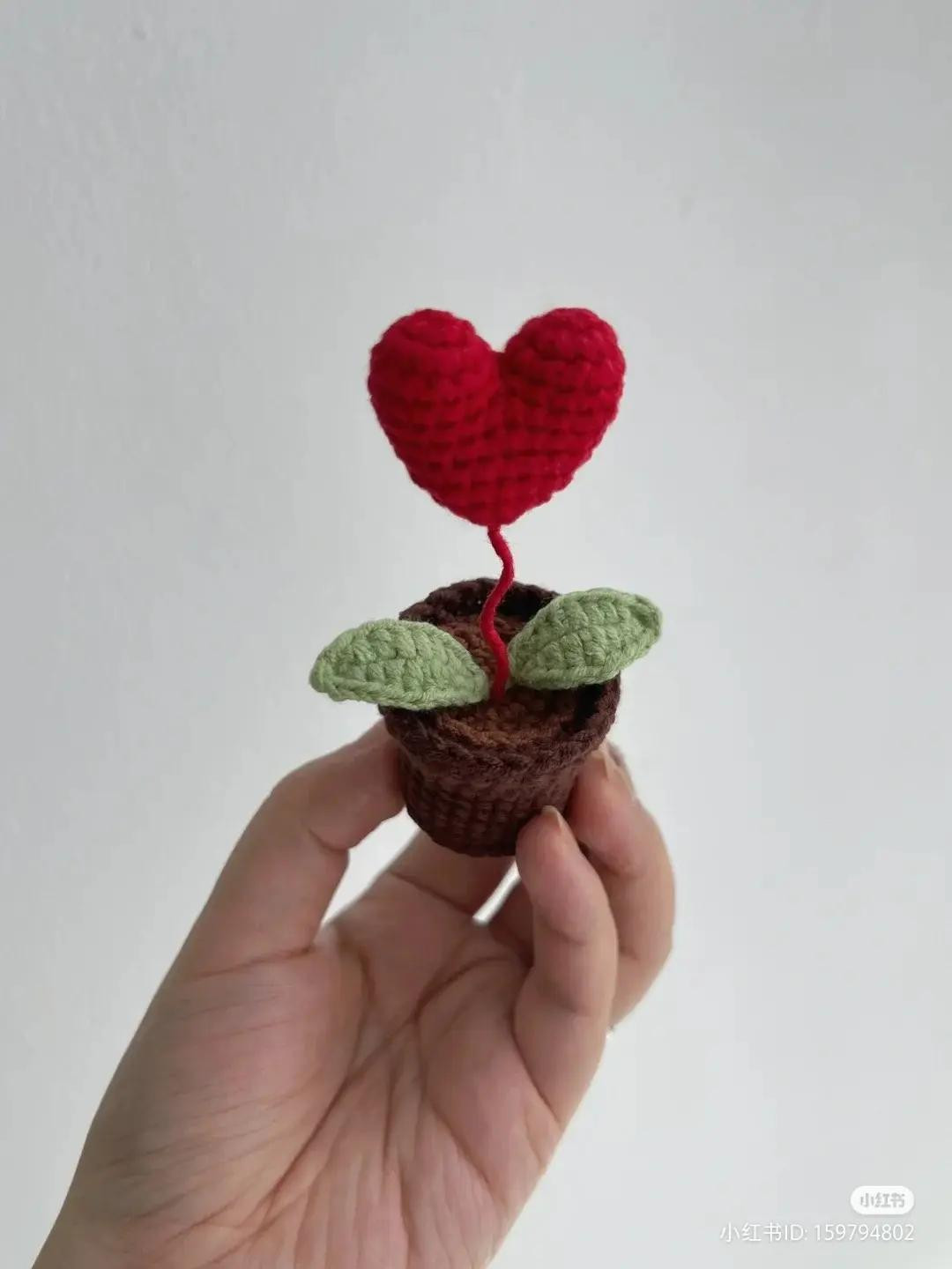 Crochet Heart Plant Pattern Tutorial
