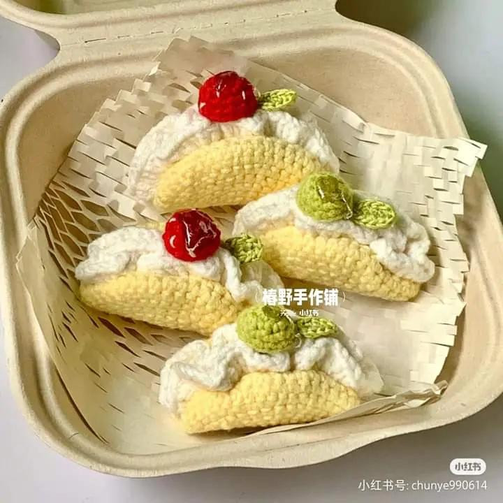 Crochet Hula Hoop Pastry Tutorial with Fruits and Cream