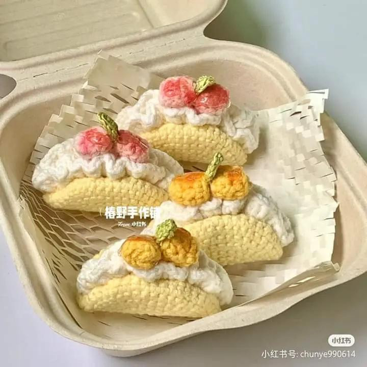 Crochet Hula Hoop Pastry Tutorial with Fruits and Cream