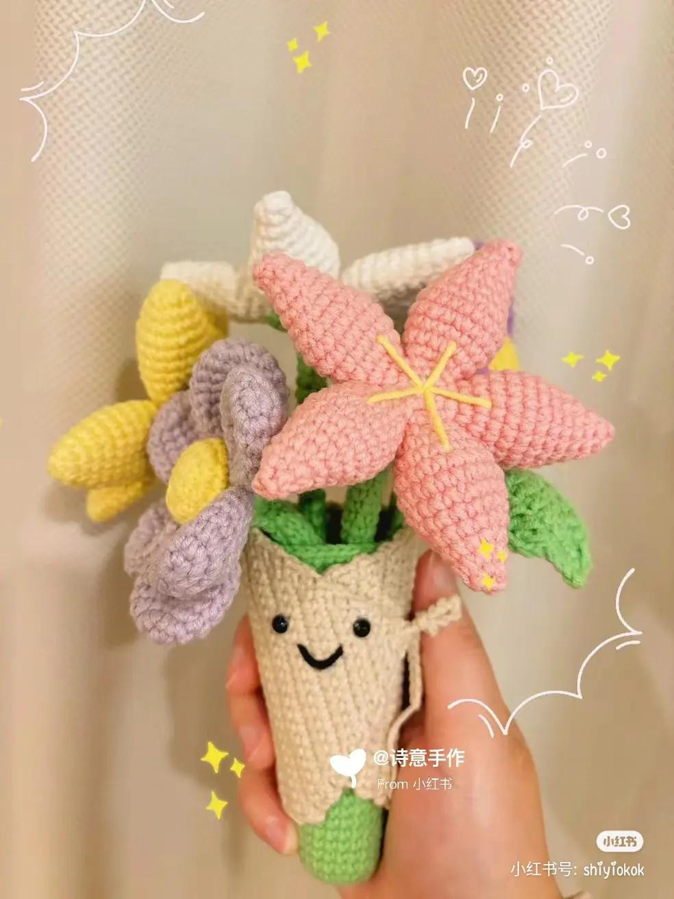 Crochet Jellycat Handheld Flower Bouquet Pattern with Five-Pointed Star Flowers and Cute Wrapper