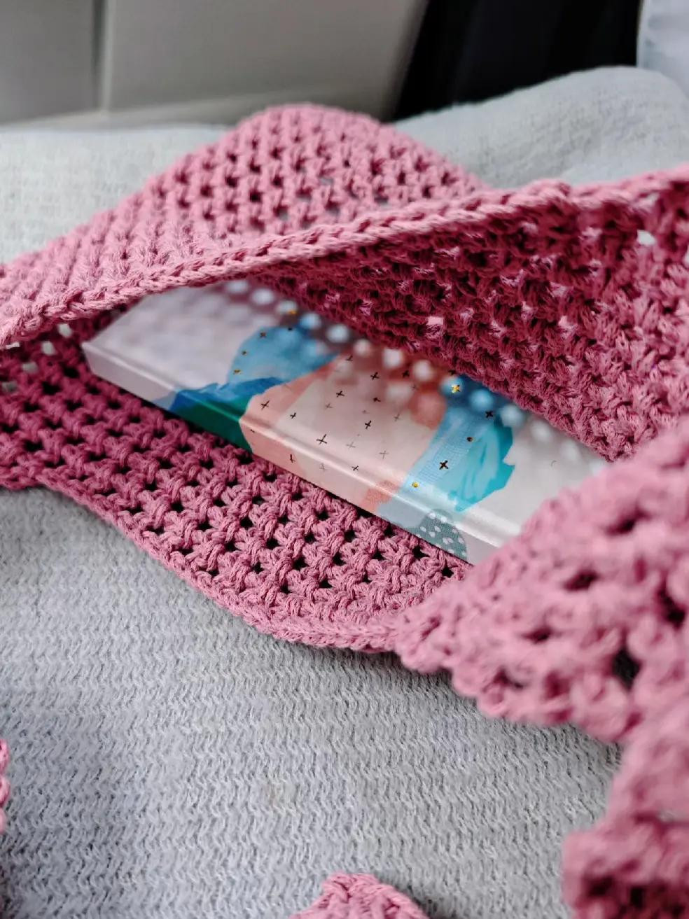 Crochet Knot Bag Pattern Chart: Pink Handmade Tote with Bow and Open Stitch Design