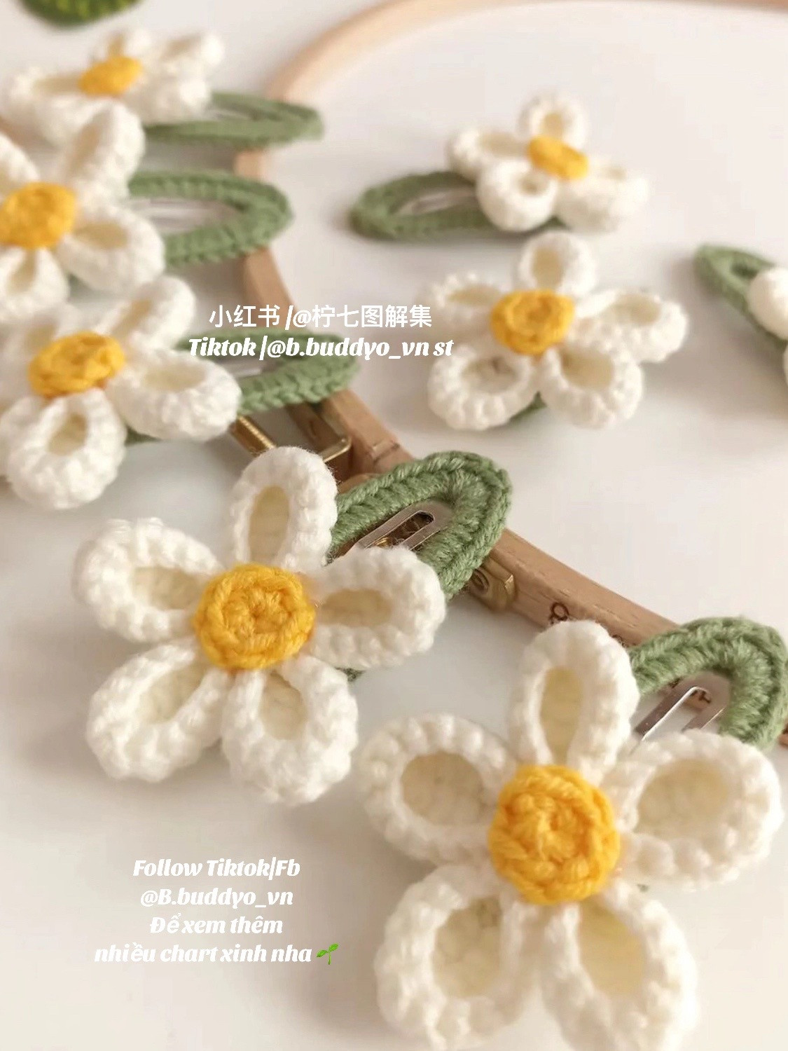 Crochet Little Daisy Hair Clip Pattern and Tutorial