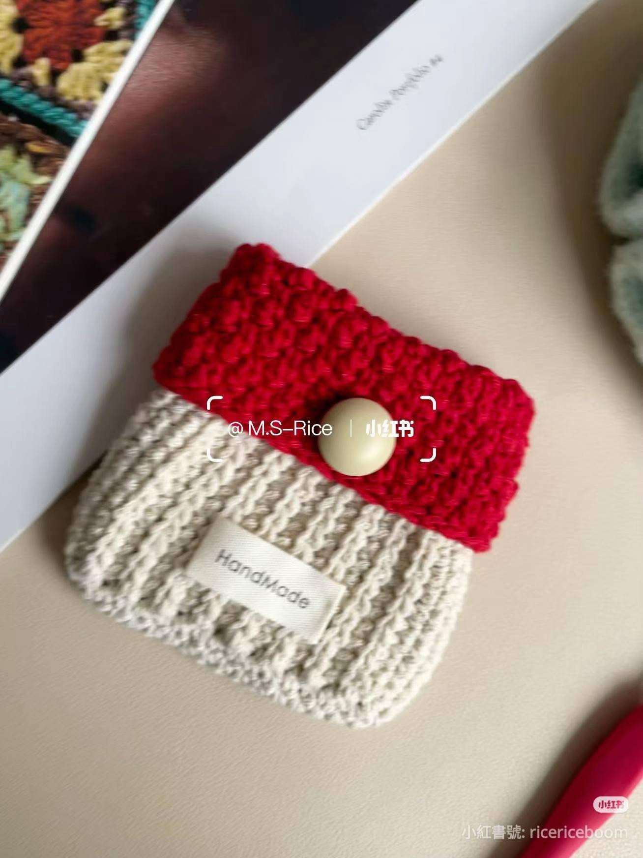 Crochet Mini Bag Pattern Tutorial: Red and White Buttoned Pouch