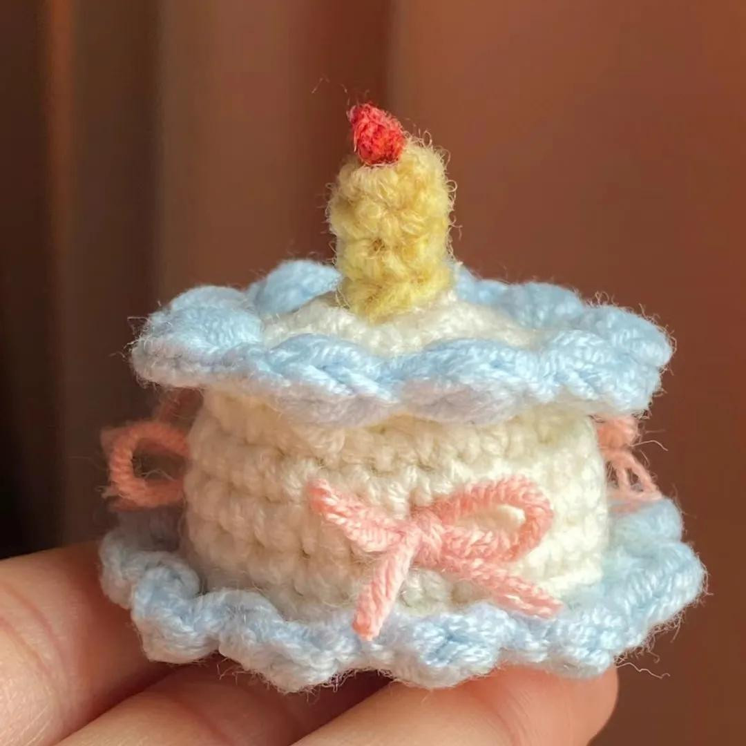 Crochet Mini Birthday Cake Pattern with Candle
