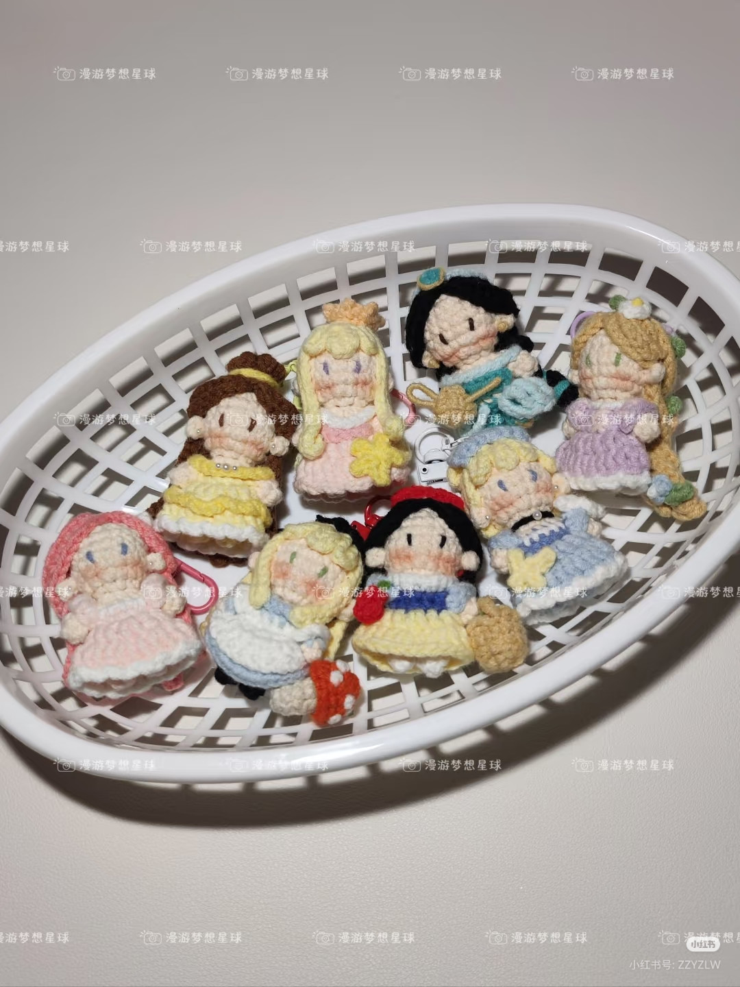 Crochet Mini Disney Princesses: Snow White and Rapunzel Keychains Pattern