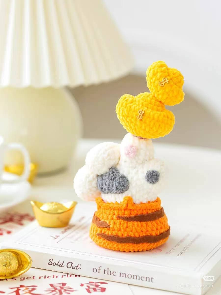 Crochet Money Hand Amigurumi Doll with Gold Coin Pattern