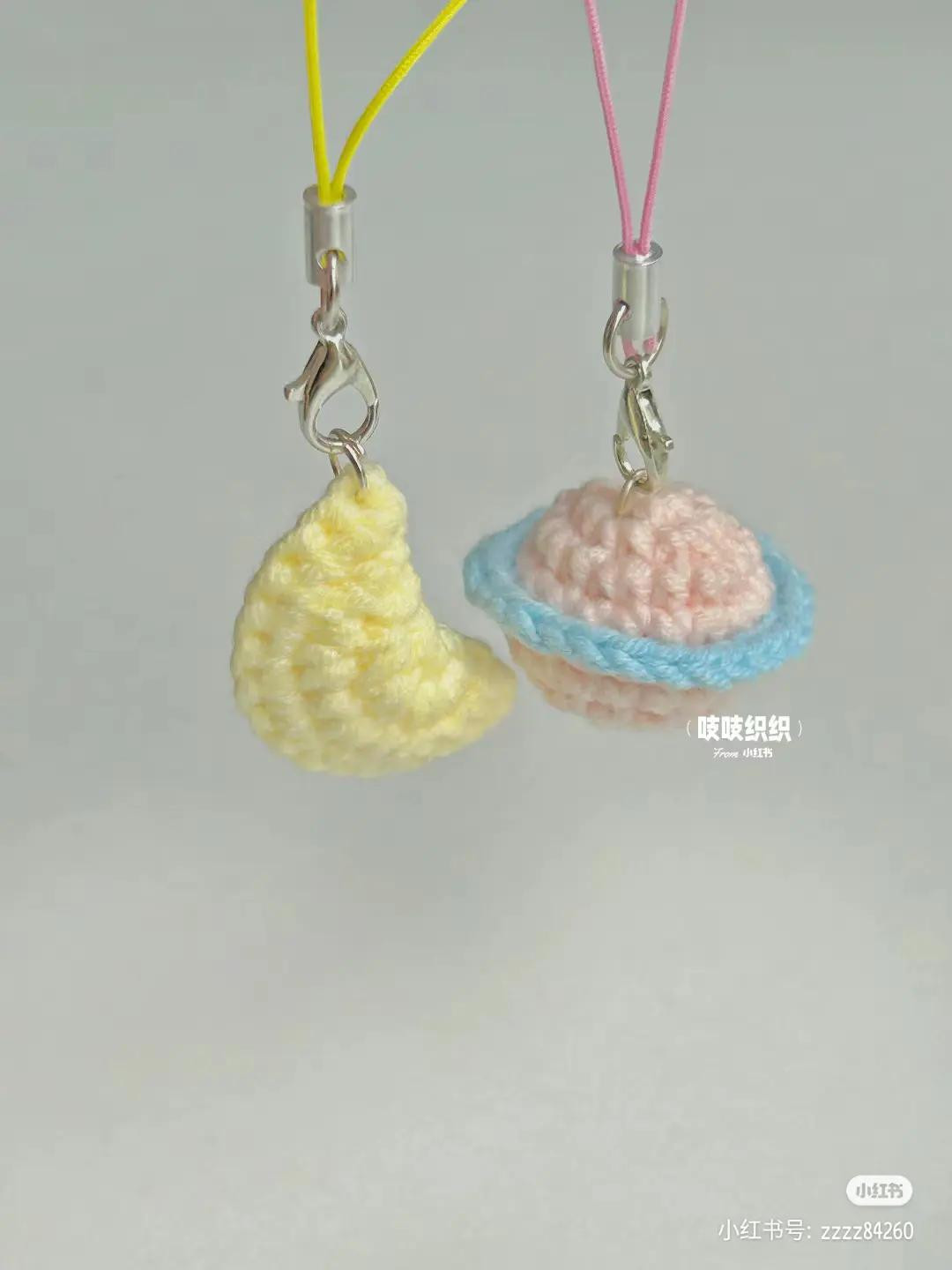 Crochet Moon and Saturn Keychain Tutorial
