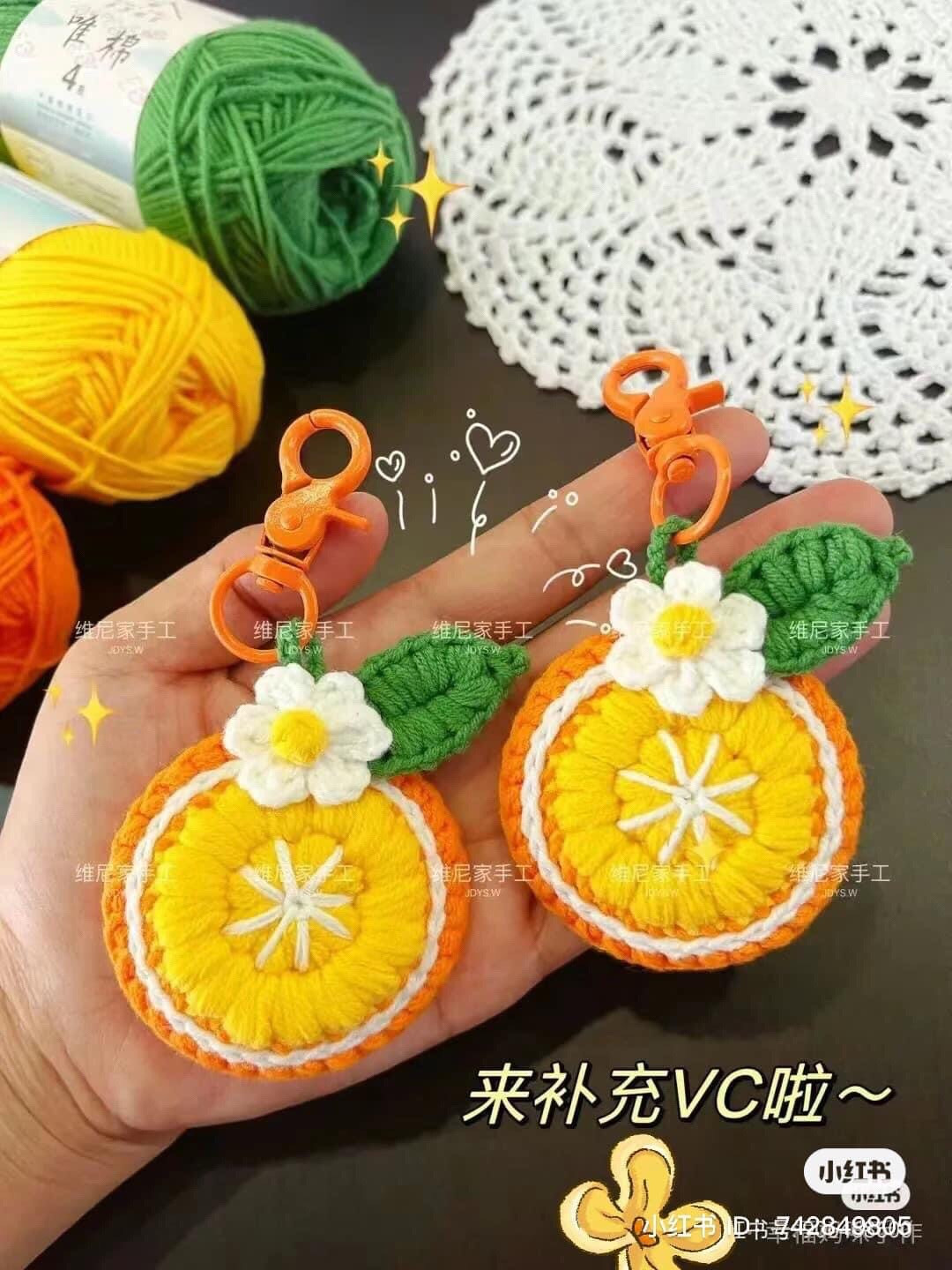 Crochet Orange Slice Keychain Pattern Tutorial with Daisy Flower