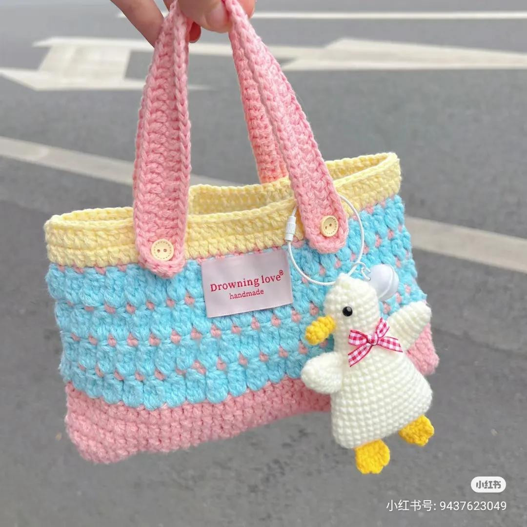 Crochet Pastel Tote Bag Pattern with Duck Charm