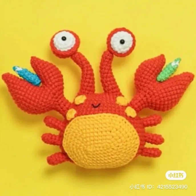 Crochet Pattern: Crayon Artist Crab Amigurumi Tutorial