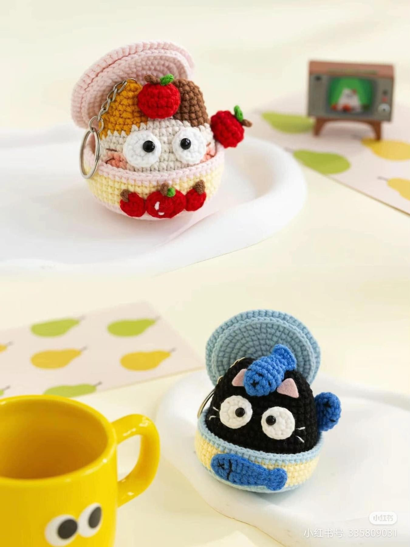 Crochet Pattern: Cute Cat in Can Keychain with Apple Decoration