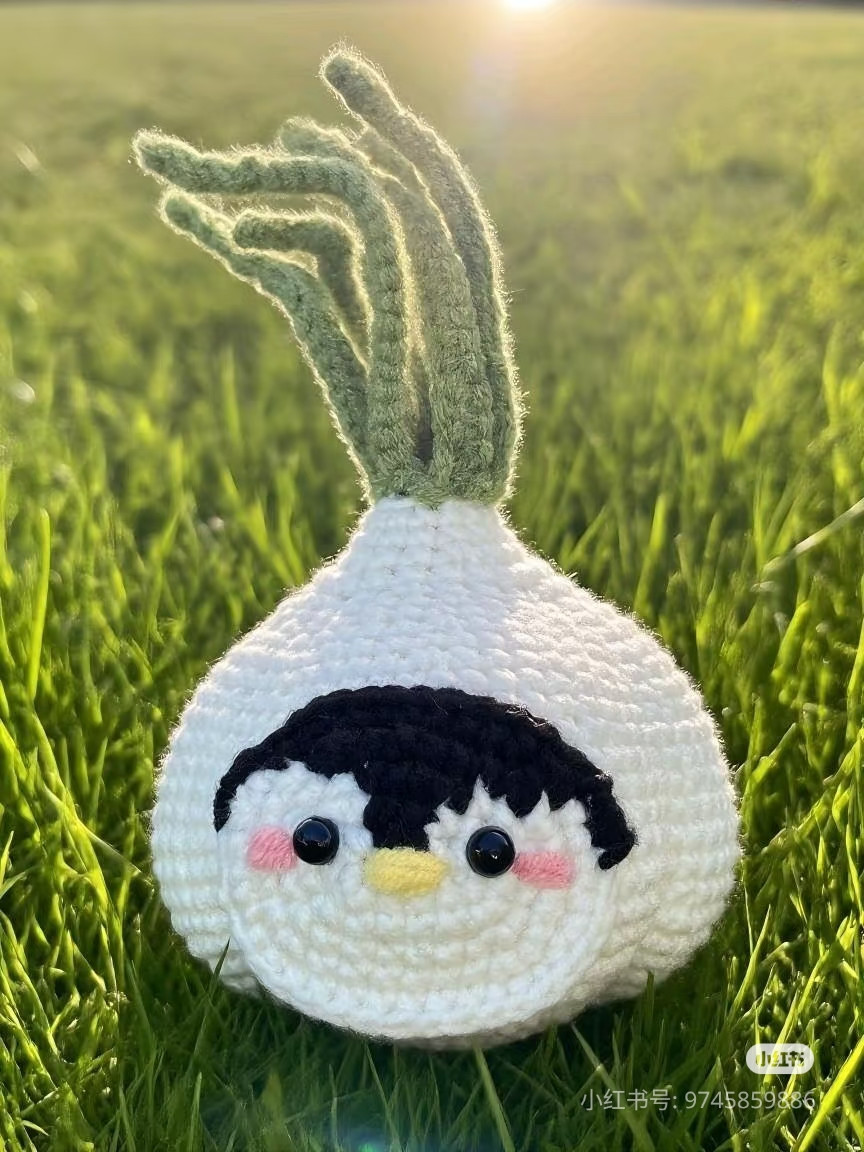 Crochet Pattern: Cute Garlic Penguin Doll (Garlic Q)