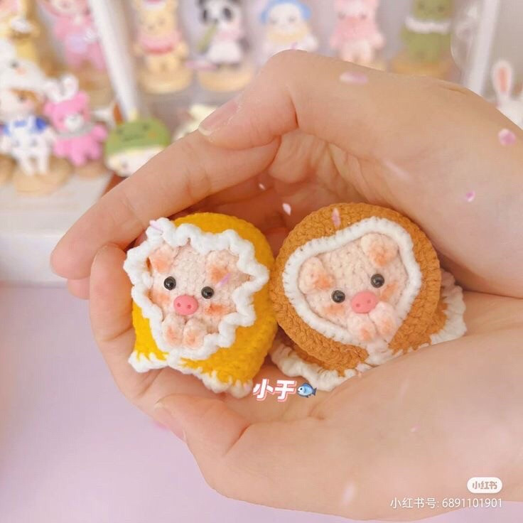 Crochet Pattern: Cute Pig in Bed with Blanket and Pillow