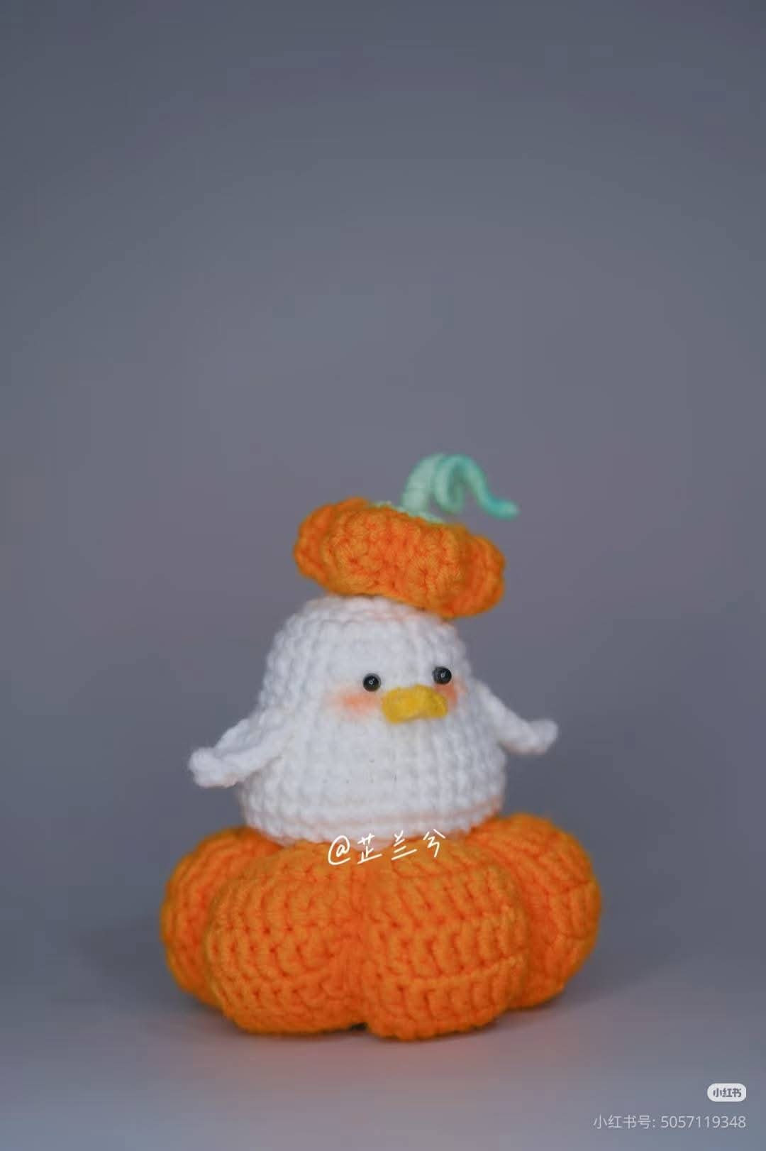 Crochet Pattern: Cute White Duck with Pumpkin Hat and Base
