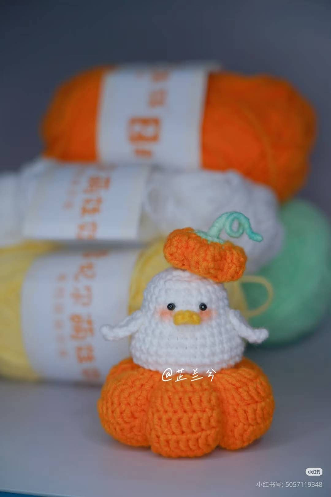 Crochet Pattern: Cute White Duck with Pumpkin Hat and Base