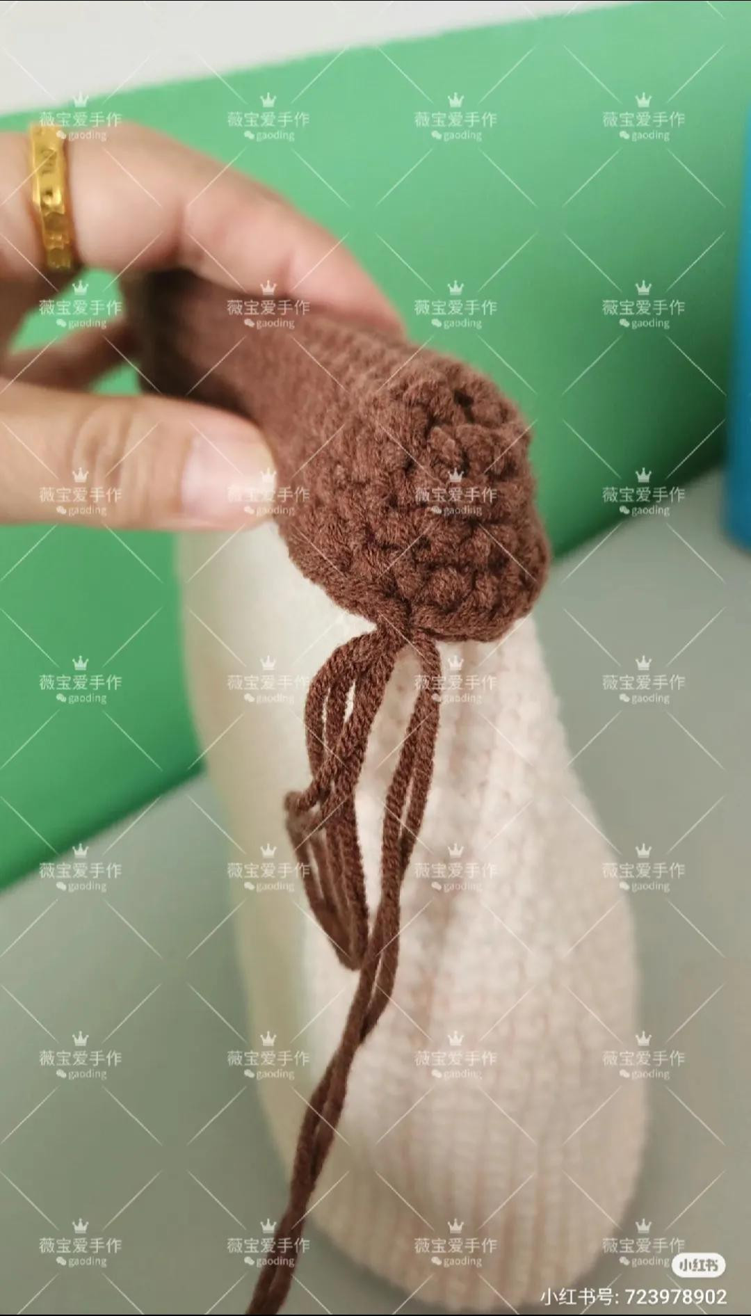 Crochet Pattern for Adorable Character Tissue Box Cover with Brown Hair and Cute Face Design