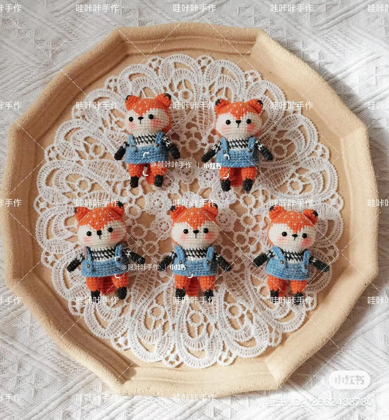 Crochet pattern for colorful monster bag with pompom details