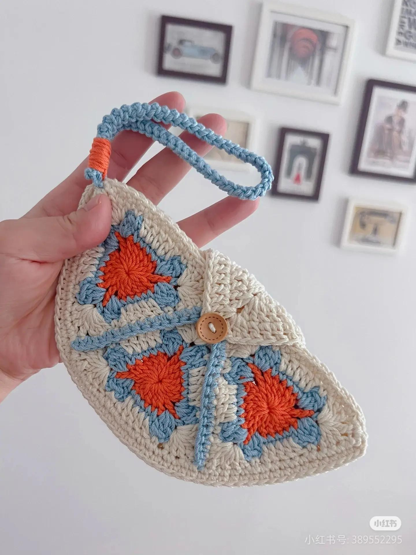 Crochet pattern for colorful triangular flower clutch bag