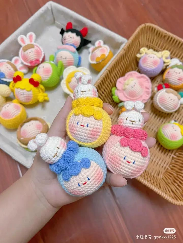 Crochet Pattern for Cute Amigurumi Cake Dolls and Bunnies