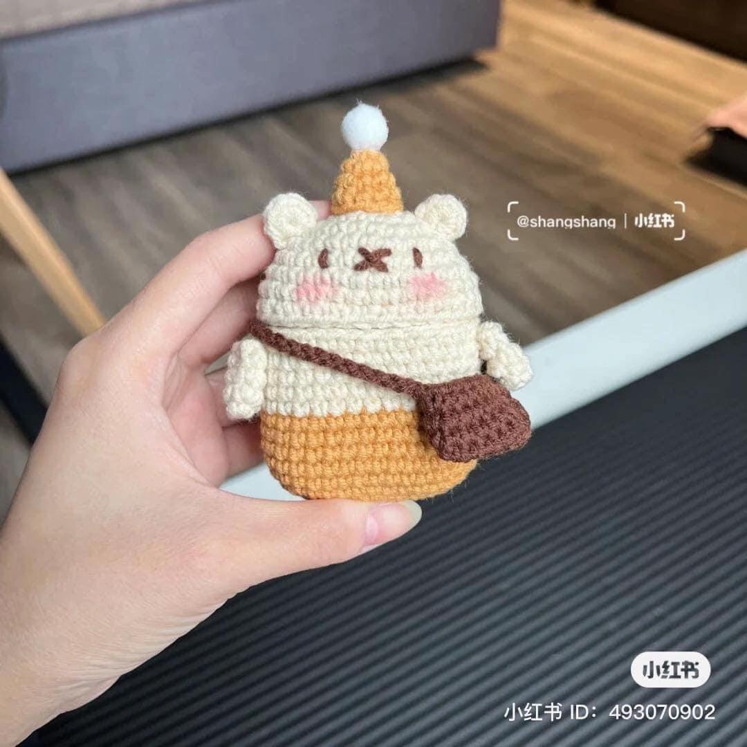 Crochet pattern for cute little bear with hat and bag