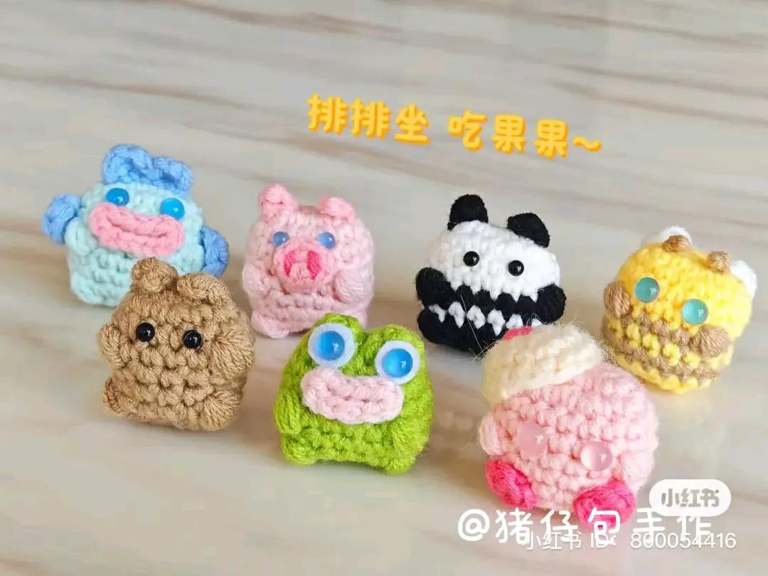 Crochet Pattern for Cute Mini Animals: Pig, Bear, Panda, Clownfish, Bee, Frog