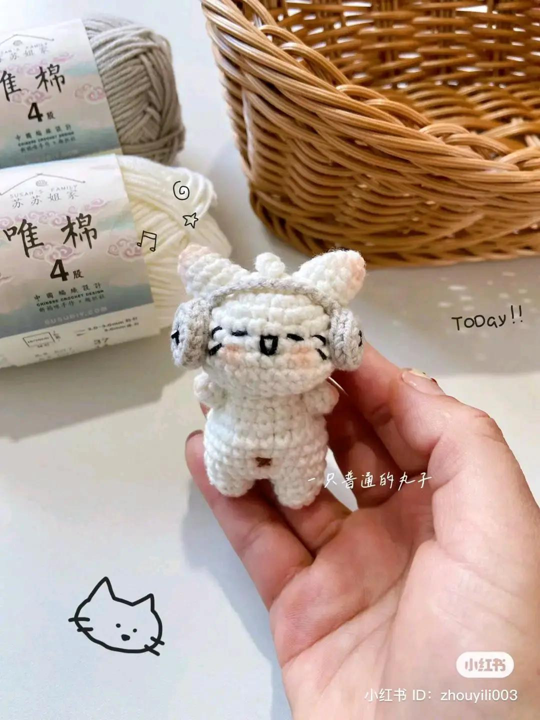 Crochet Pattern for Cute White Cat with Headphones