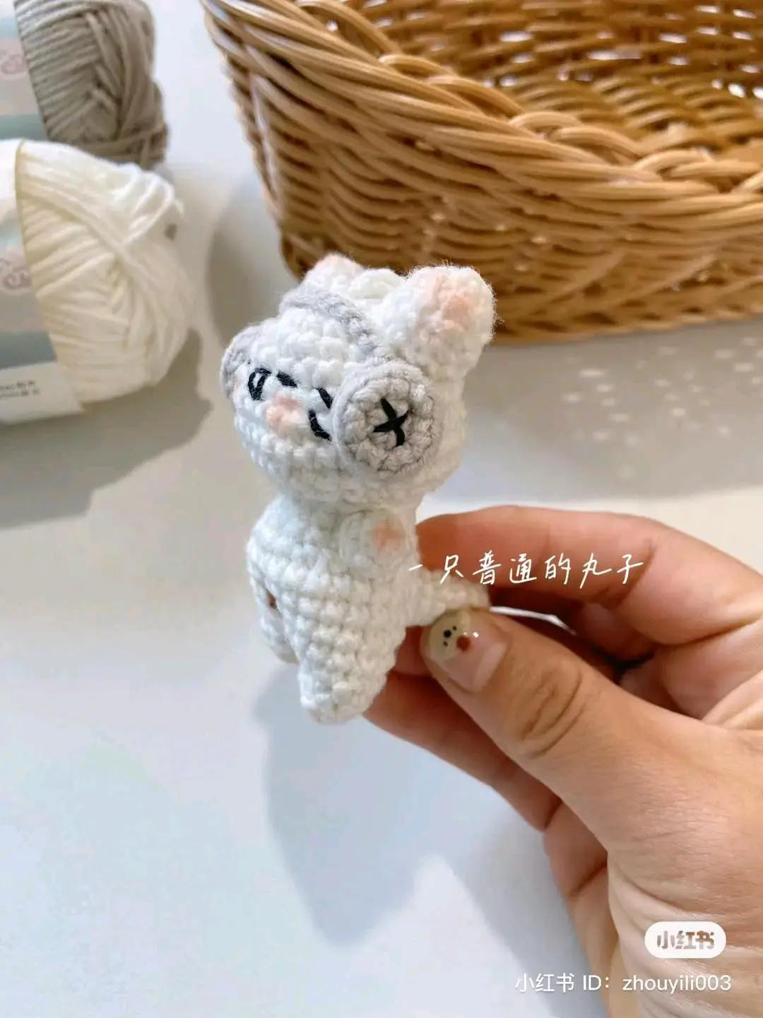 Crochet Pattern for Cute White Cat with Headphones