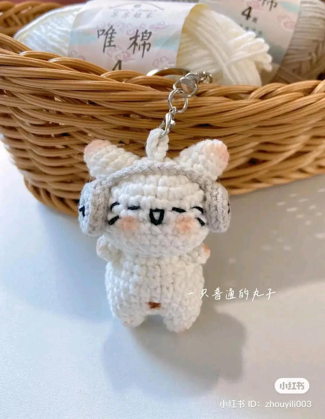Crochet Pattern for Cute White Cat with Headphones