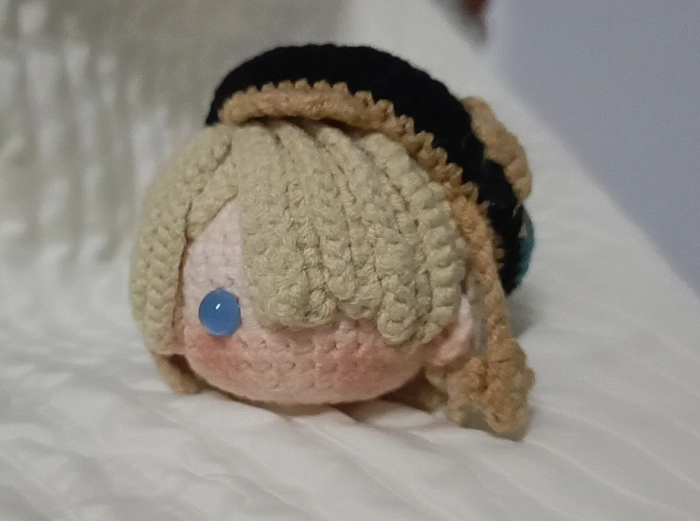 Crochet pattern for Fimini amigurumi doll head with detailed hair and hat instructions