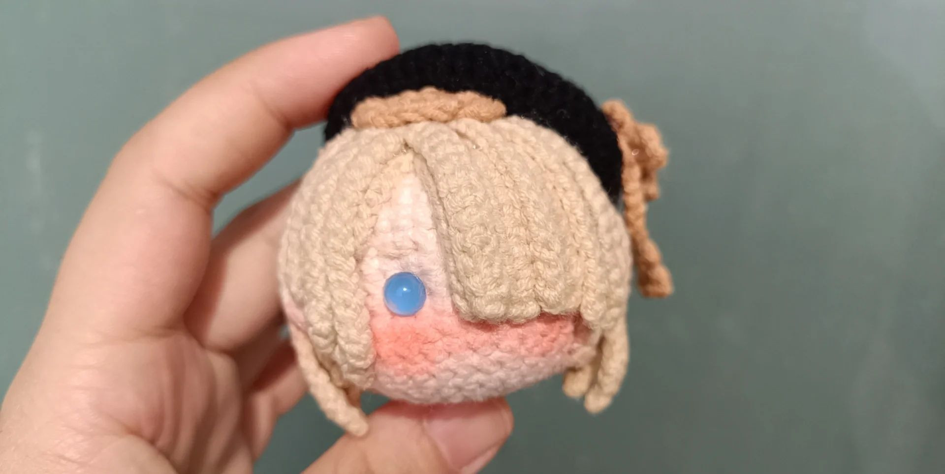 Crochet pattern for Fimini amigurumi doll head with detailed hair and hat instructions